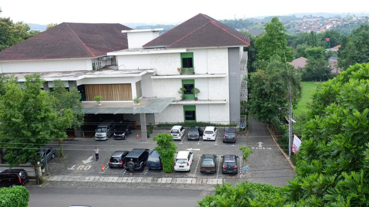 Hotel Grasia Semarang Exterior photo