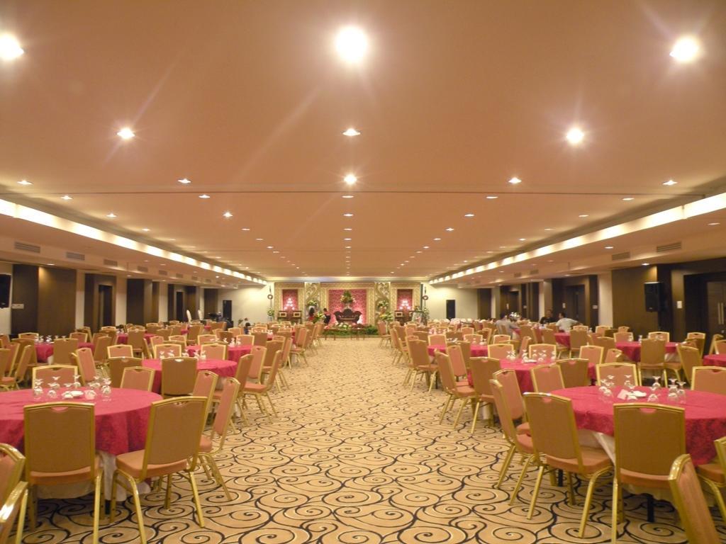 Hotel Grasia Semarang Exterior photo