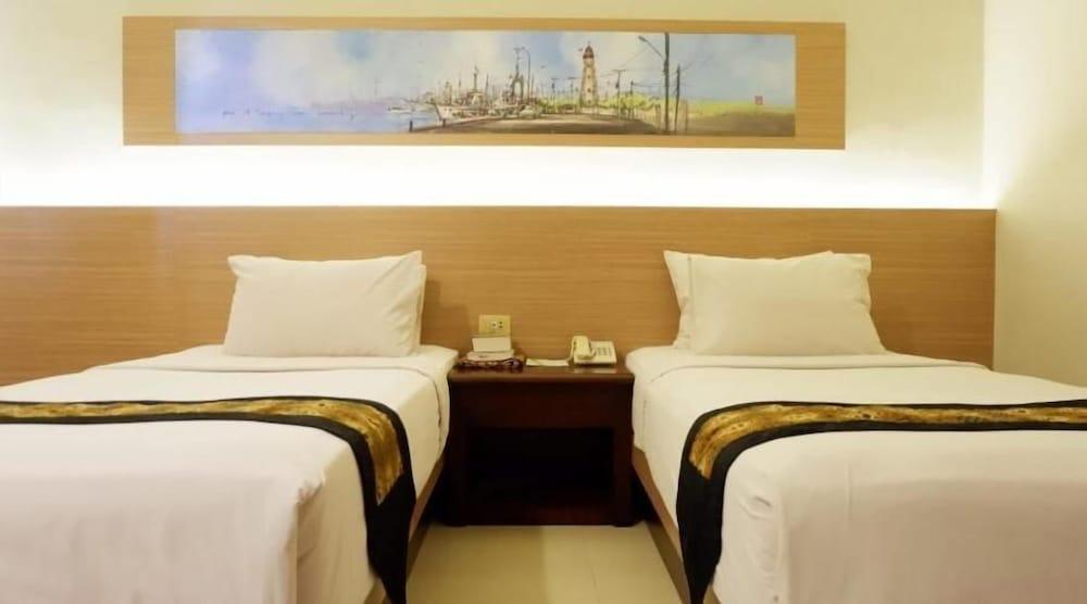 Hotel Grasia Semarang Exterior photo