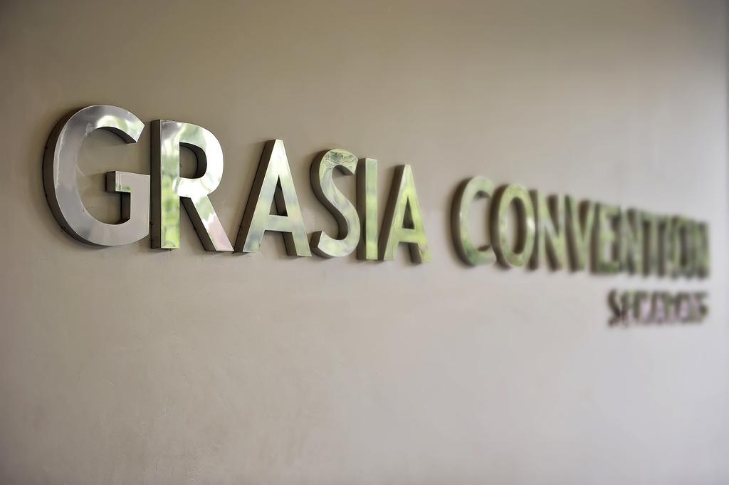 Hotel Grasia Semarang Exterior photo