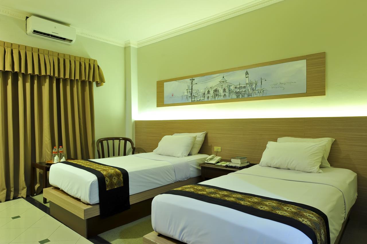 Hotel Grasia Semarang Exterior photo