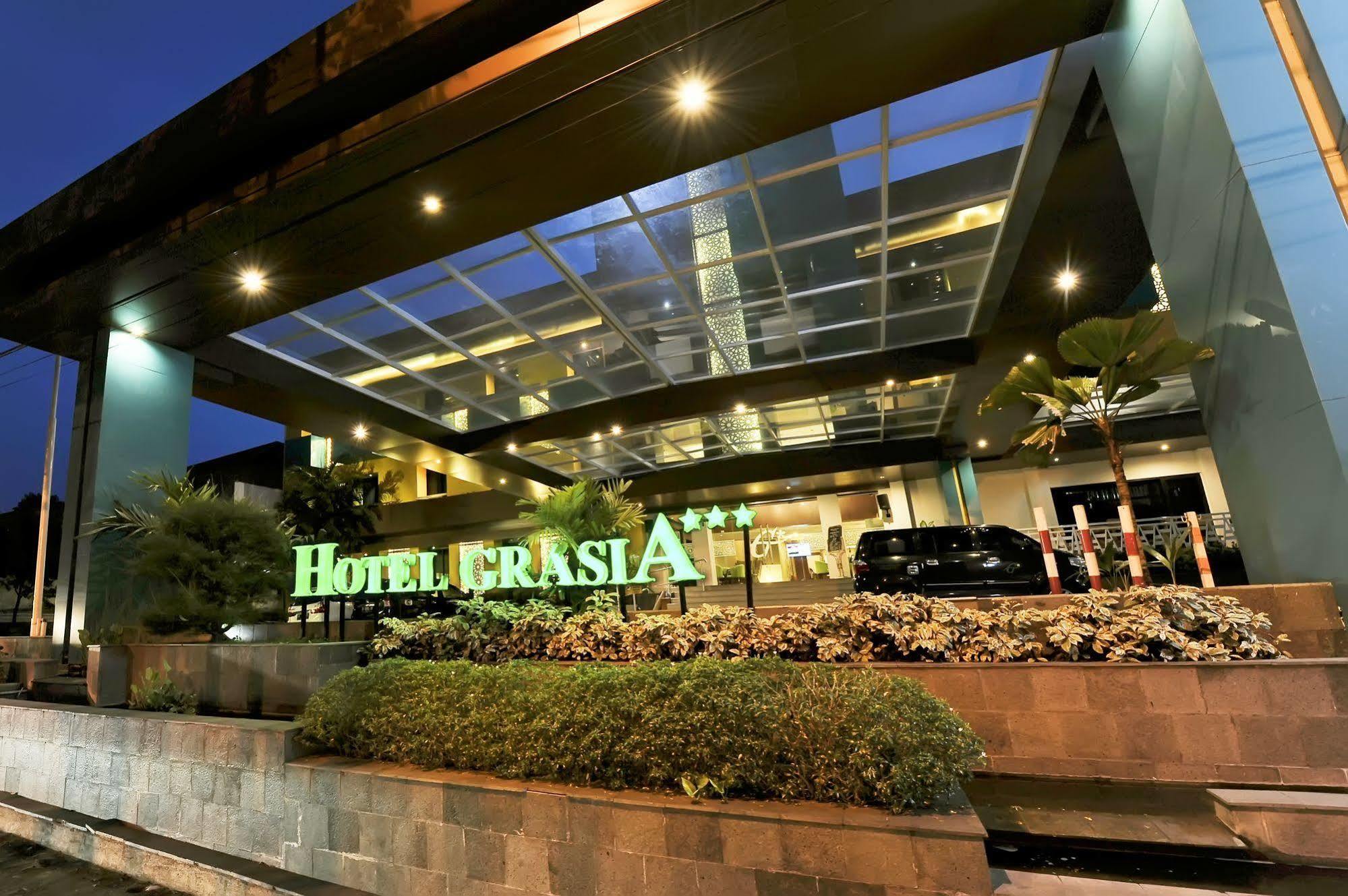 Hotel Grasia Semarang Exterior photo