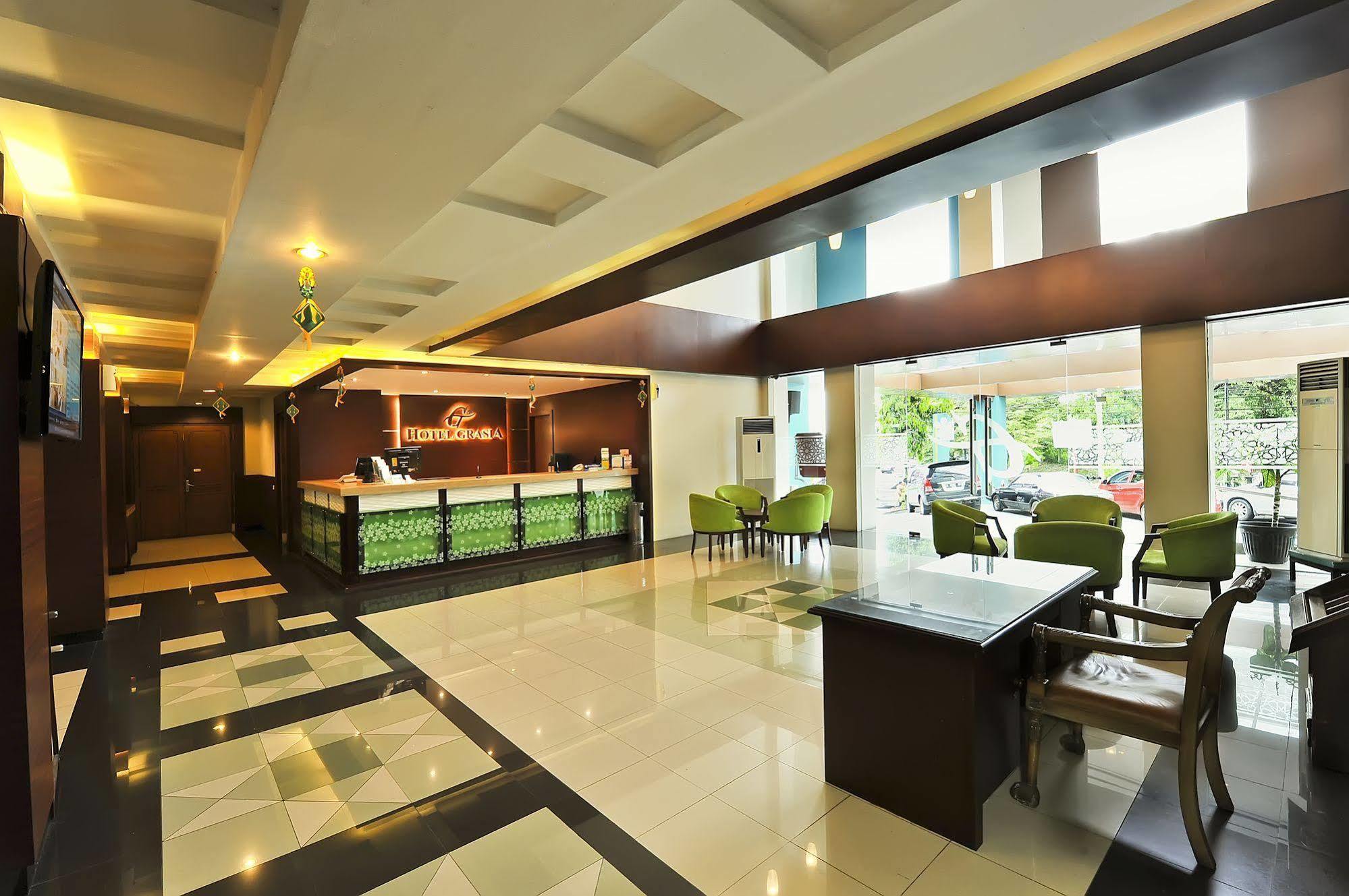 Hotel Grasia Semarang Exterior photo