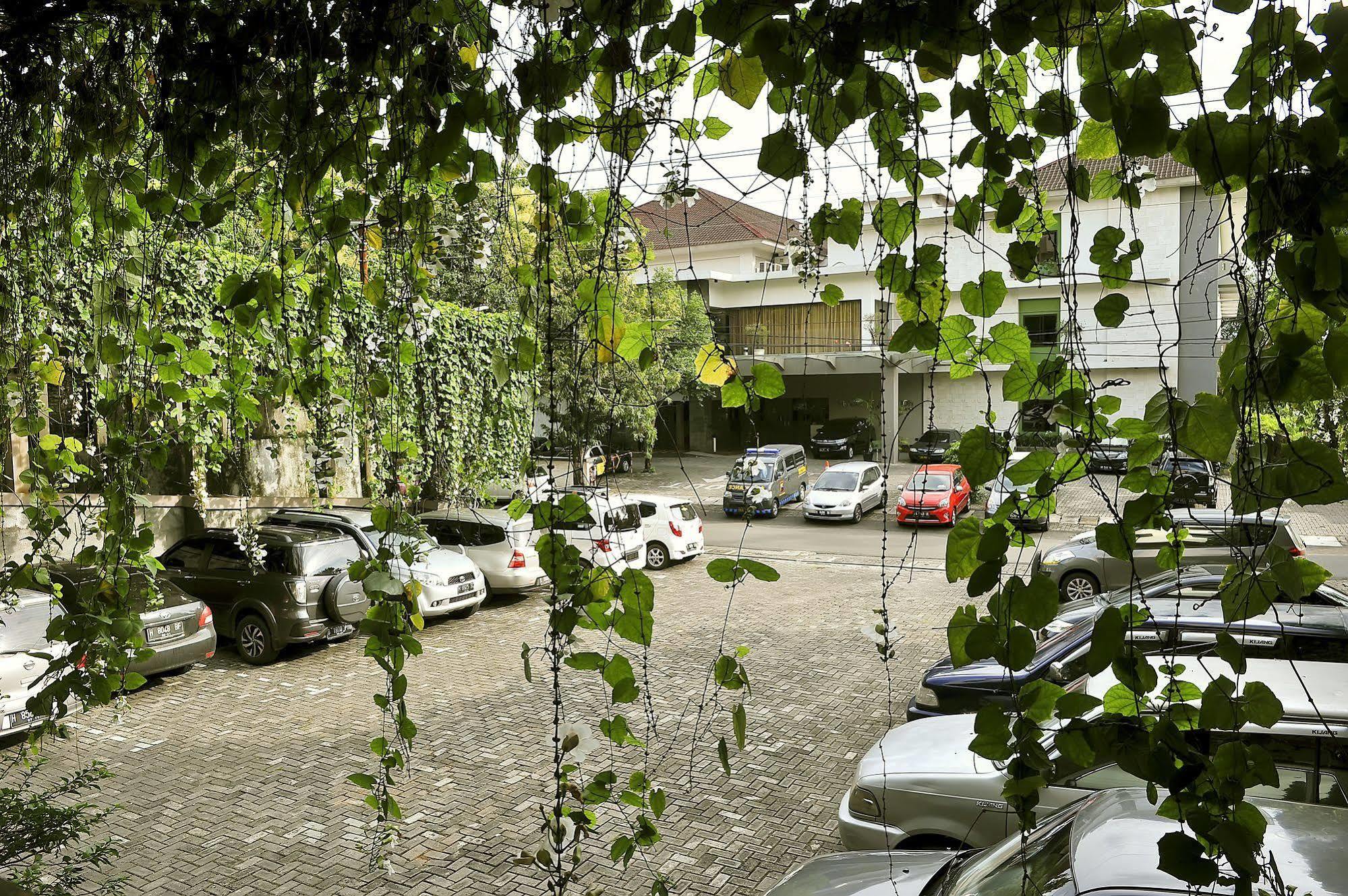 Hotel Grasia Semarang Exterior photo